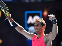 Sólido con su saque, pues no permitió ninguna oportunidad de rompimiento, Nadal aprovechó cinco de los diez que tuvo para dar un paso más rumbo al título. AFP / W. West