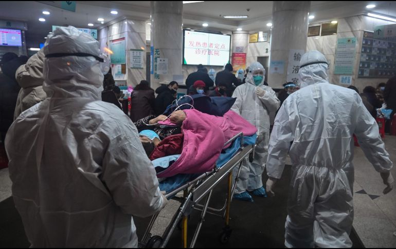 Autoridades sanitarias han realizado seguimiento médico a 23 mil 431 personas que han estado en contacto cercano con alguno de los infectados. AFP/H. Retamal