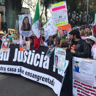Caminata por la Paz avanza hacia Palacio Nacional