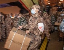 El Ejército chino desplegó ayer a 450 elementos del equipo médico a Wuhan, el epicentro del contagio del coronavirus. EFE/EPA/ARCHIVO