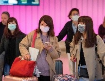 El aeropuerto de Los Ángeles y de otras ciudades de EU están desde la pasada semana en alerta por las autoridades sanitarias, que revisan a los pasajeros que llegan. AFP/ARCHIVO