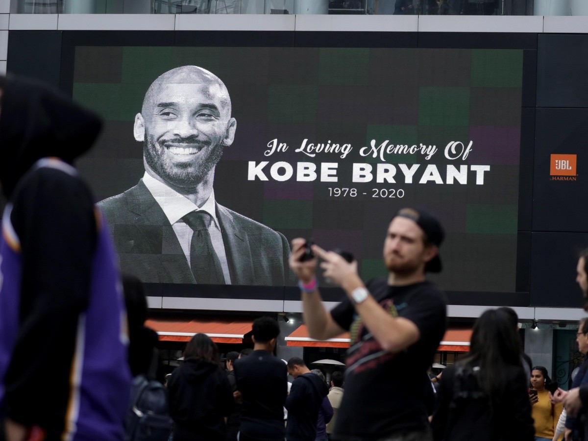  El Grammy entrega primeros premios empañado por el escándalo y el luto por Kobe Bryant