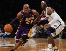 Kobe Bryant debutó en la NBA como un adolescente muy promocionado en 1996, el jugador más joven en la historia de la liga en ese momento. AFP / ARCHIVO