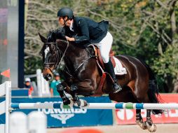 Fue a lomos de “Puertas Liz” con quien el jinete del Guadalajara Country Club logró llevarse la moña verde al primer lugar. EL INFORMADOR / G. Gallo