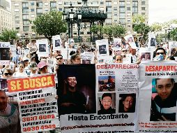 MANIFESTACIÓN. Centenas de familiares de desaparecidos marcharon ayer para exigir avances. EL INFORMADOR • A CAMACHO