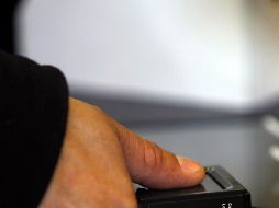 Las instituciones financieras capturarán al menos seis huellas dactilares de sus clientes para la apertura de cuentas y contratación de otros servicios. EFE/ARCHIVO