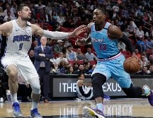 Destaca. Bam Adebayo marcó un triple-doble por el Heat de Miami. AFP / I. Baldizon