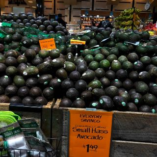 Cada seis minutos sale un camión de aguacates mexicanos a EU