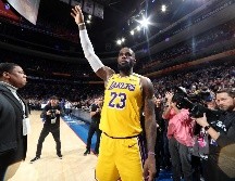 Como actual jugador de los Lakers de Los Ángeles, James dice ''es mi responsabilidad poner esta mierda sobre mi espalda y seguir adelante''. AFP / ARCHIVO