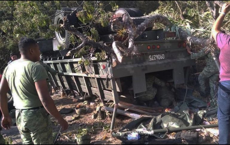 El vehículo volcó cuando se trasladaban por la sierra de Ixtlán de Juárez, en Oaxaca. EFE