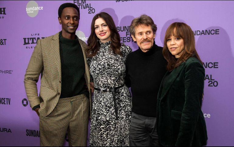 Anne Hathaway, Willem Dafoe y Rosie Pérez asisten al estreno de 