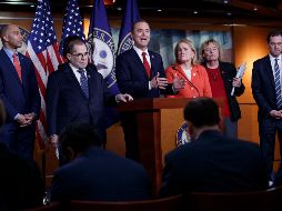 Los demócratas buscan quebrar la sólida unidad de los republicanos en el Senado para que la destitución del presidente sea posible. EFE/S. Thew