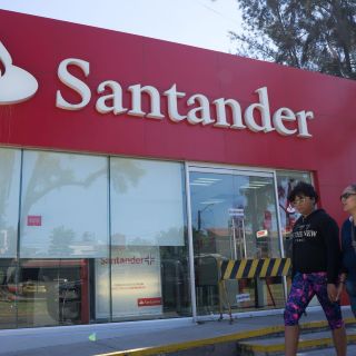 Ante fraudes, Santander borra los números en sus tarjetas