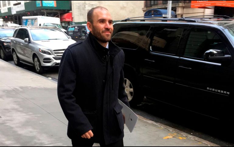 El ministro de Economía de Argentina, Martín Guzmán, llega al consulado de su país en Nueva York para dialogar con el FMI. AFP/L. Bonilla