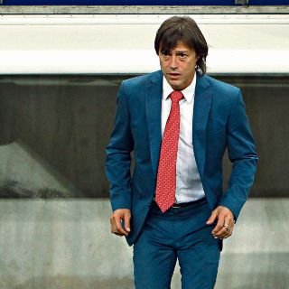 Almeyda cuestiona críticas al "Chicharito"