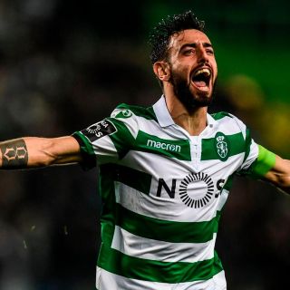 Bruno Fernandes cerca del Manchester United