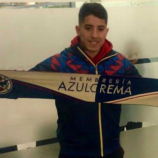 Santiago Cáceres llega a México para unirse al América