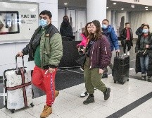 Pasajeros se protegen con mascarillas en el aeropuerto internacional de Chicago, Estados Unidos. EFE/ARCHIVO