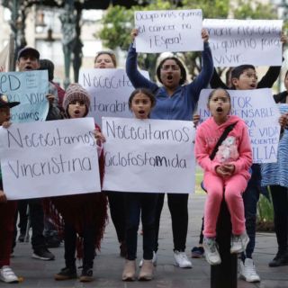 Familiares de pacientes con cáncer y hemofilia protestan por desabasto de medicina