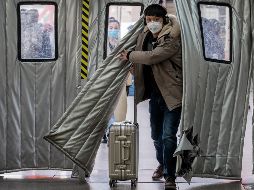 En China se pide llevar a cabo controles en estaciones de tren y autobuses, así como aeropuertos. AFP/ARCHIVO