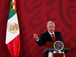 López Obrador aseguró que al darles ofertas de estudio y trabajo a los niños y jóvenes, se los quita a la delincuencia. EFE / J. Méndez