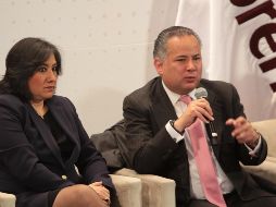 Irma Eréndira Sandoval, secretaria de la Función Pública, y Santiago Nieto Castillo, titular de la UIF, durante la plenaria de los diputados federales de Morena en San Lázaro. NTX/G. Durán