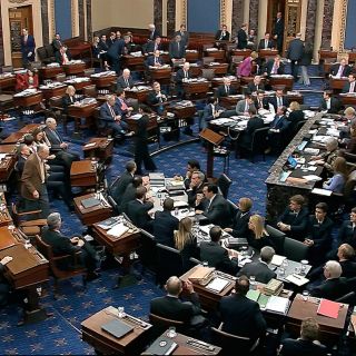 El Senado rechaza convocar testigos en juicio contra Trump