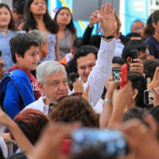 Apura a López Obrador dejar plasmados en la Constitución los apoyos sociales