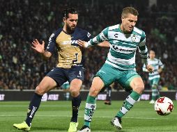 Julio Furch puso en ventaja al Santos, que al final igualó ante la UNAM. AFP/A. Galindo