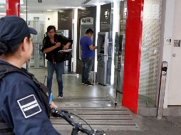 Los policías que acompañan a quienes solicitan su apoyo no preguntan la cantidad de dinero involucrada y montan un operativo que no es llamativo. EL INFORMADOR/Archivo