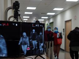 Una cámara térmica monitorea a las personas en un hospital de Taipéi. EFE/D. Chang