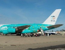 Pasajeros del vuelo procedente de China a su llegada a la base aérea Istres-Le Tube, cerca de la ciudad francesa de Istres. EFE/EPA/Minisferio de Defensa francés
