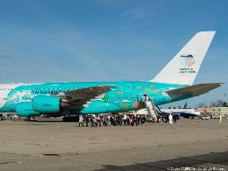 Pasajeros del vuelo procedente de China a su llegada a la base aérea Istres-Le Tube, cerca de la ciudad francesa de Istres. EFE/EPA/Minisferio de Defensa francés