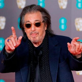 Al Pacino se cae en la alfombra roja de los Bafta 2020