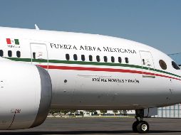 El Presidente señala que esta semana se definiría la rifa de la aeronave. AFP / ARCHIVO