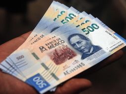 En caso de que un empleado sea requerido para laborar durante un día festivo oficial tendrá que recibir un 200% adicional como pago. AFP / ARCHIVO