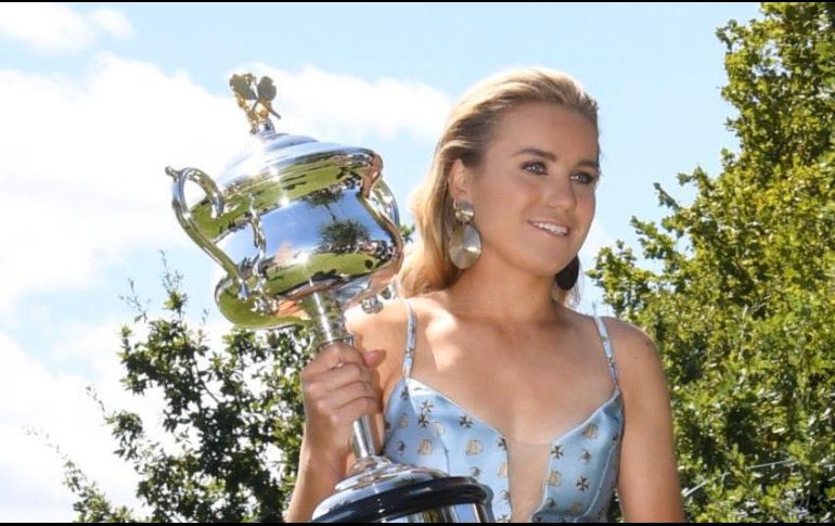 Sofía Kenin se llevó el trofeo del Abierto de Australia este domingo. TWITTER / @SofiaKenin