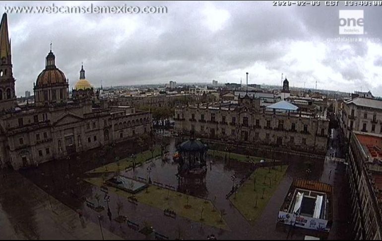 Así luce esta tarde la Plaza de Armas en el Centro de Guadalajara. YOUTUBE@webcamsdemexico