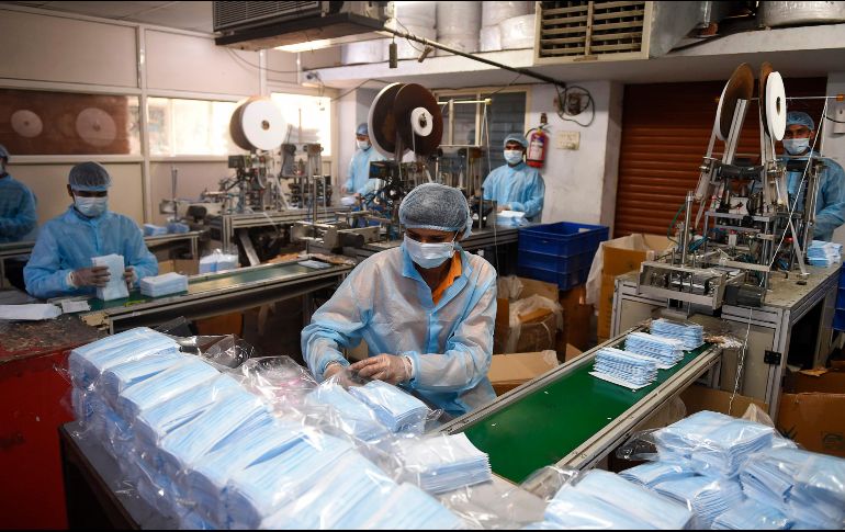 Las autoridades cubanas han intensificado el control de los viajeros que arriban a puertos y aeropuertos ante el riesgo sanitario. AFP/S. Panthaky