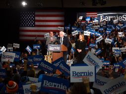 Bernie Sanders habla con simpatizantes en Des Moines, capital de Iowa. EFE/C. Lassig