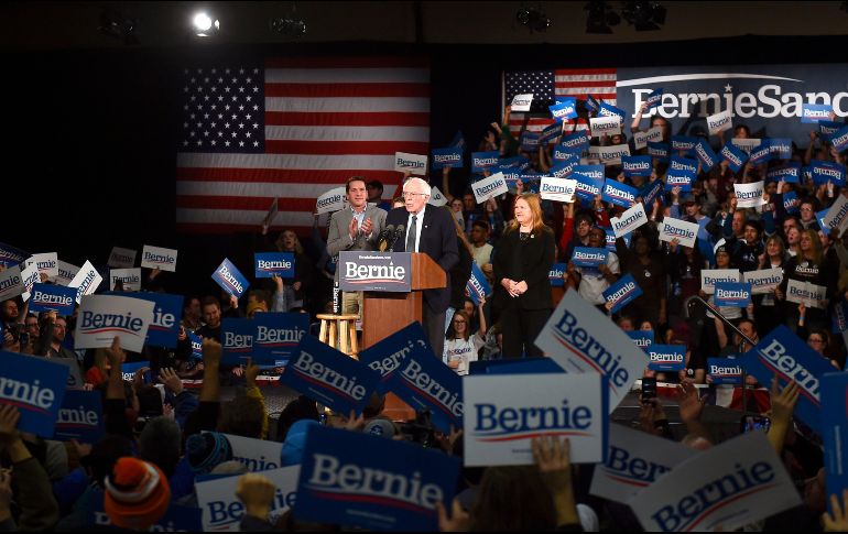 Bernie Sanders habla con simpatizantes en Des Moines, capital de Iowa. EFE/C. Lassig