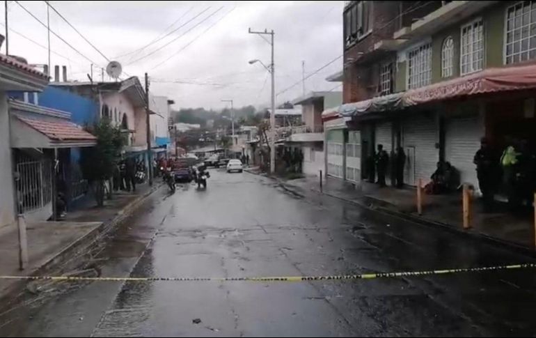 Autoridades acordonaron la calle donde se registró el ataque al negocio de videojuegos en Uruapan. EFE/ARCHIVO