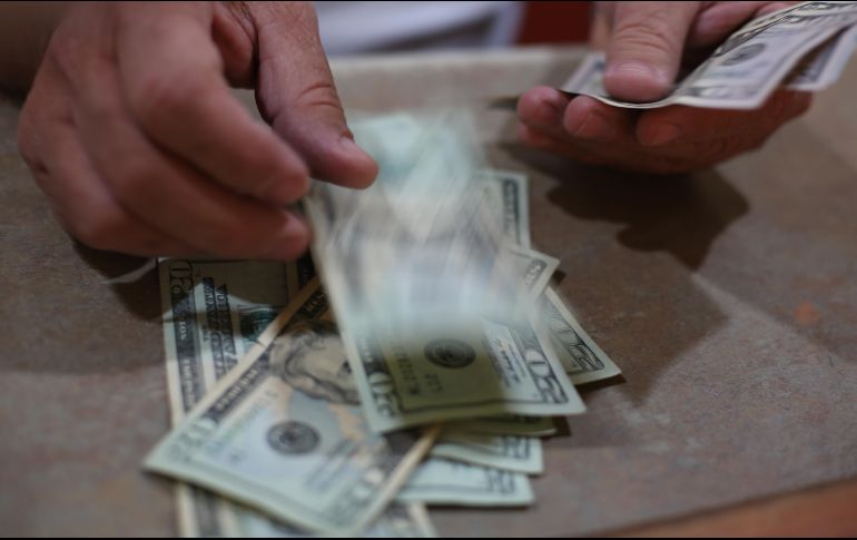 La mayor parte de las remesas son enviadas por mexicanos que viven en EU y representan la segunda fuente de divisas en México, después de las exportaciones automotrices. EL INFORMADOR / ARCHIVO