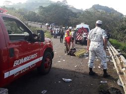 Elementos federales, estatales y municipales acudieron a la zona para hacerse cargo del servicio. EFE/Protección Civil