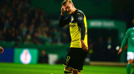 Haaland ingresó para tratar de ayudar al Borussia Dortmund a revertir el resultado, pero no fue suficiente. AFP /  P. Stollarz