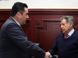 El presidente del STJE, Ricardo Suro Esteves, reconoció el trabajo de Herrera Palacios. Cortesía