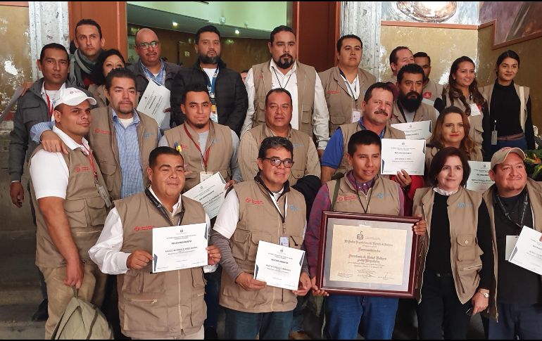 En sesión del Poder Legislativo, se entregó diploma a 30 trabajadores en representación de los cientos que laboraron durante el año pasado. EL INFORMADOR / R. Rivas