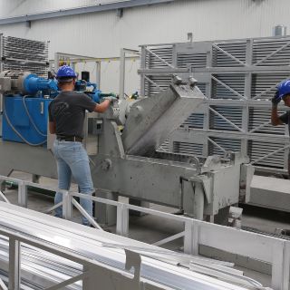 Economía mexicana sigue dando señales recesivas: Inegi