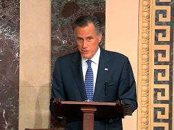 El senador Mitt Romney habla hoy en el Senado previo a la votación de los cargos contra el presidente. AP/Senate Television
