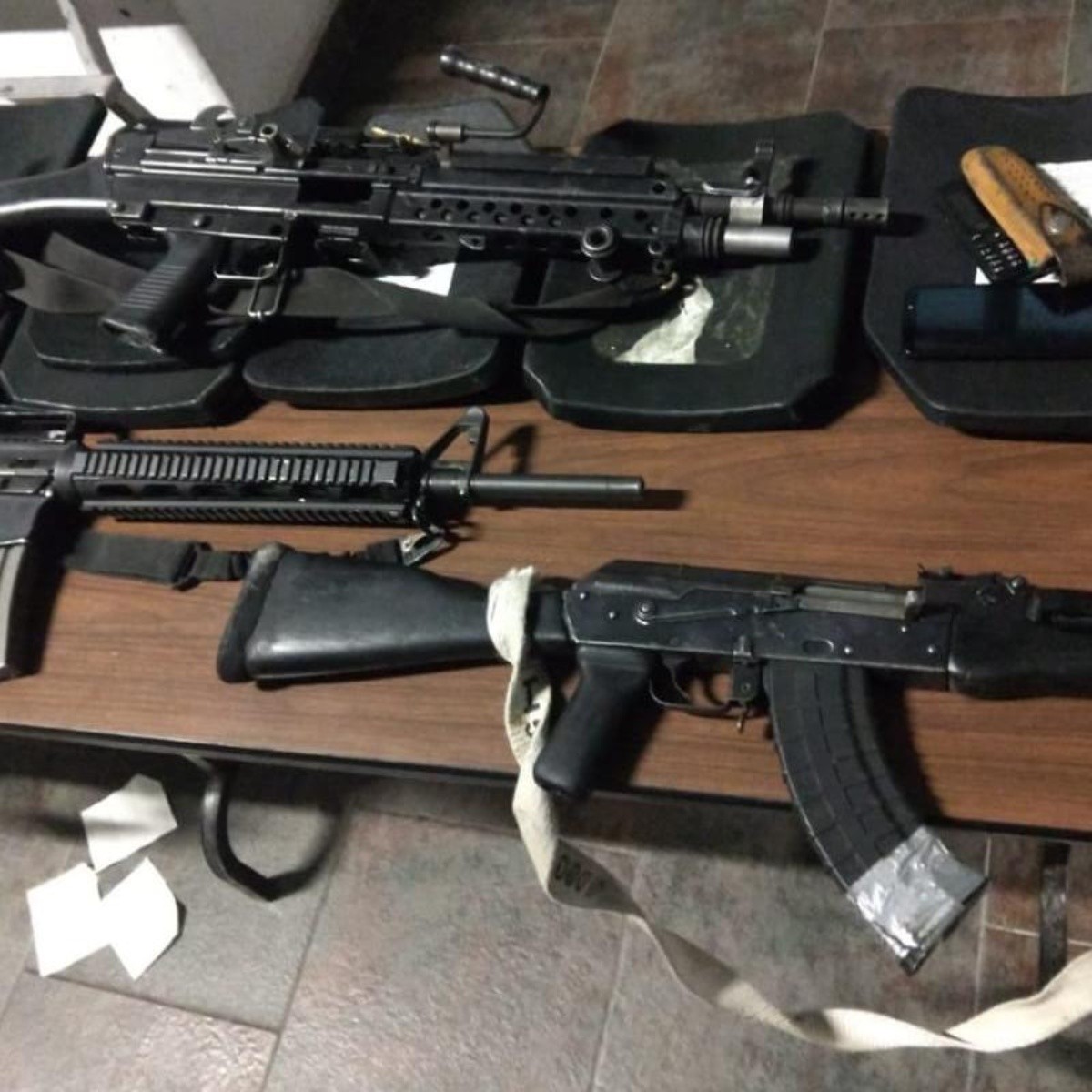 Cuernos De Chivo Y Una Submetralladora Entre Las Armas Aseguradas Tras Balacera En Jalostotlitan El Informador La mano de dios 5. armas aseguradas tras balacera